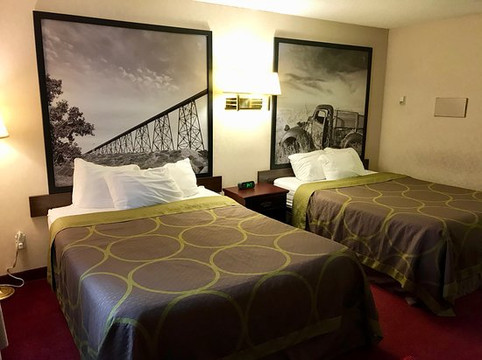 Super 8 by Wyndham Lethbridge主图