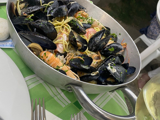 La Veletta: Bar - Ristorante - Pizzeria - Lago - Pesca Sportiva