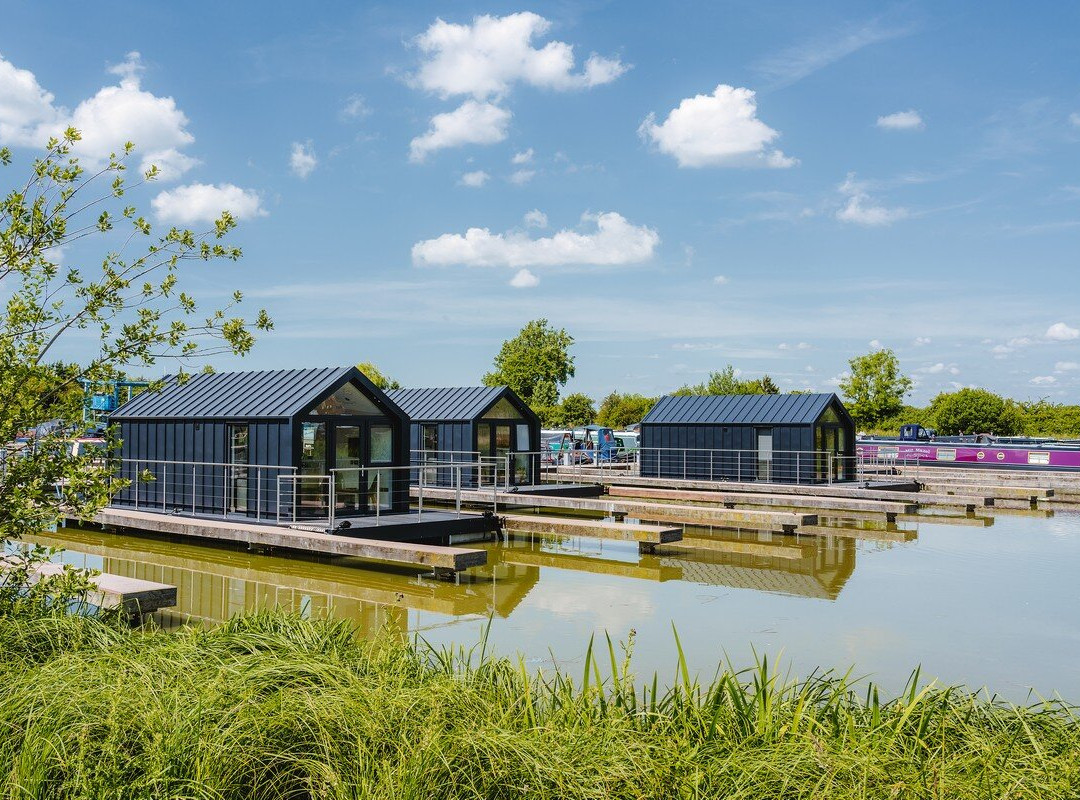 Tattenhall Marina Floating Pods