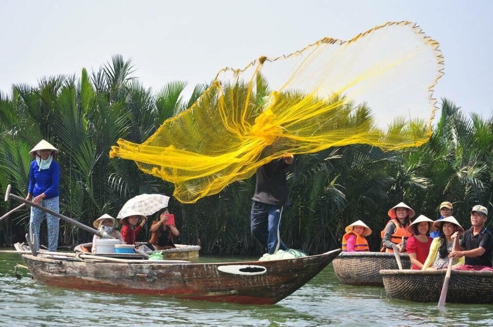 Hong Coconut Boat Tours景点图片