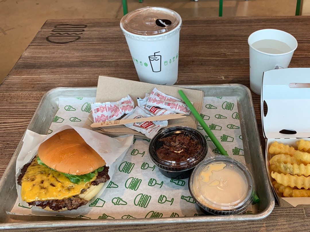 Shake Shack Parsippany atop The Hill