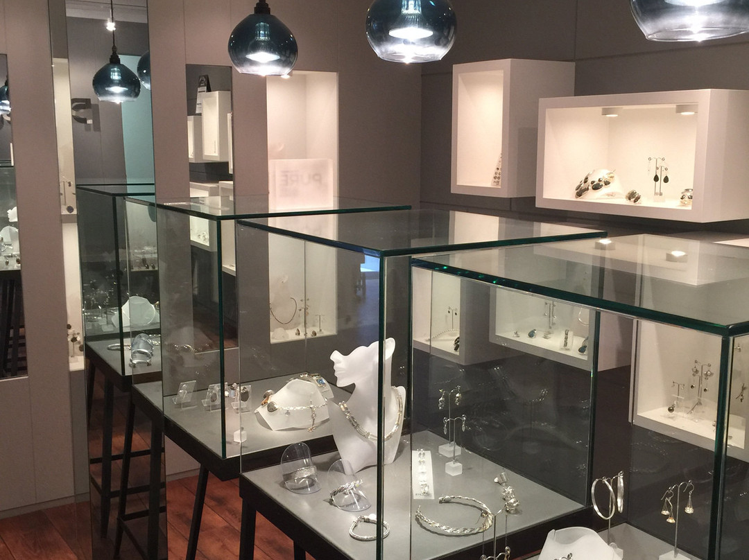 Pure Silver Design-圣艾维斯必去景点