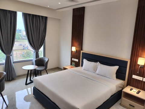 瓦格利万寿菊套房酒店