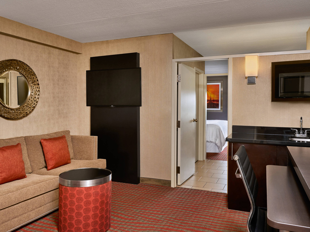 Four Points by Sheraton Milwaukee North Shore主图