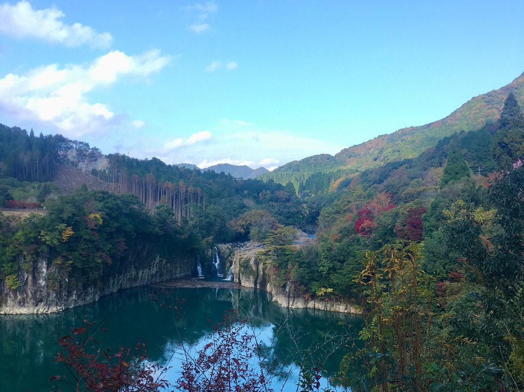 Mamako Falls景点图片