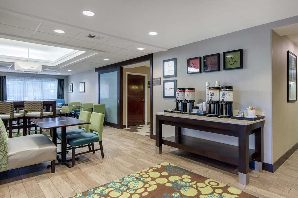 梅宾希尔顿恒庭酒店主图