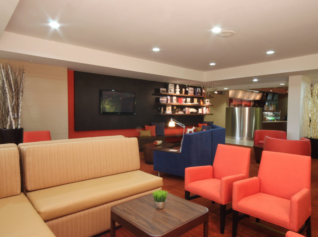 Courtyard by Marriott Chicago Bloomingdale主图