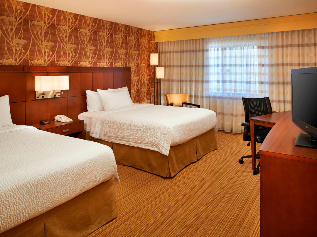 底特律尤蒂卡万怡酒店主图