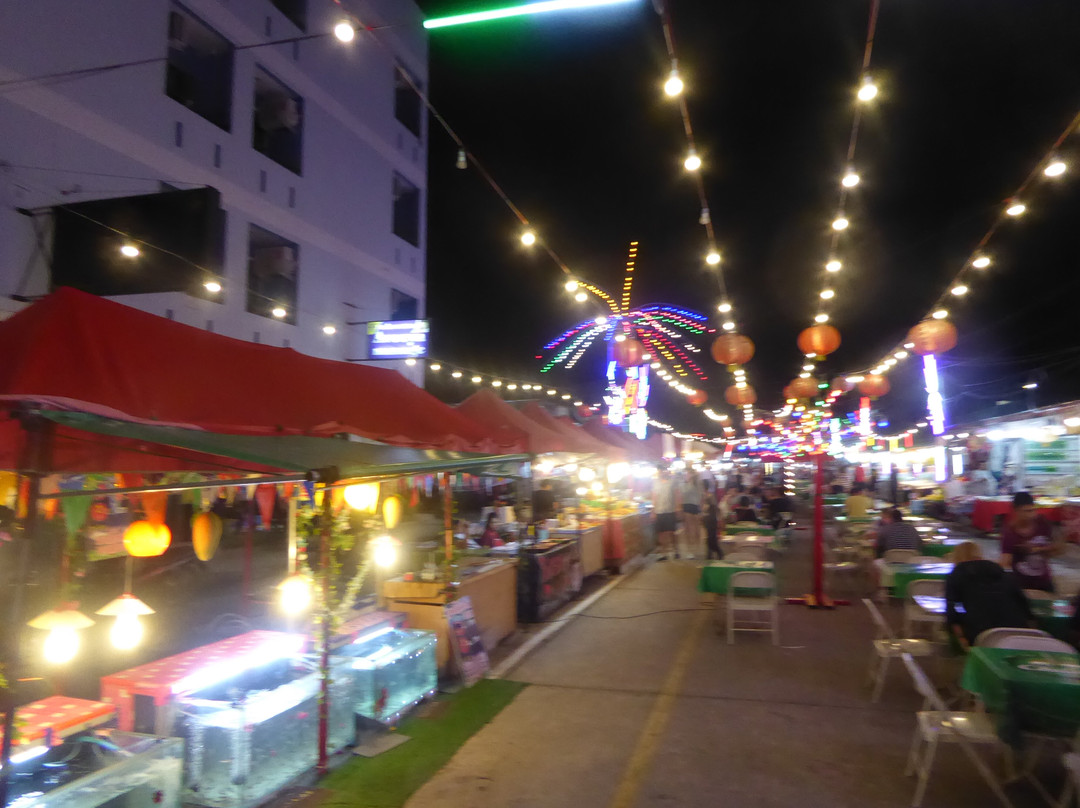 Dragon Night Market-芭东海滩必去景点