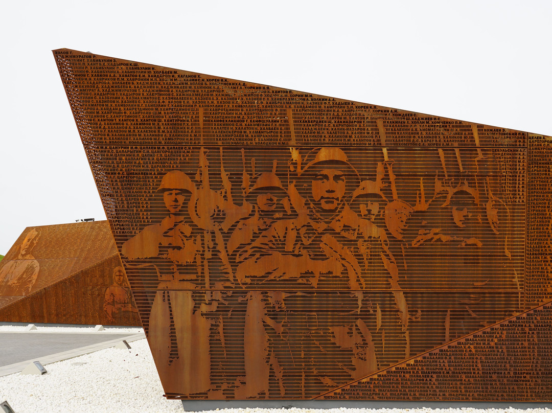 Rzhevskiy Memorial to a Soviet Soldier景点图片