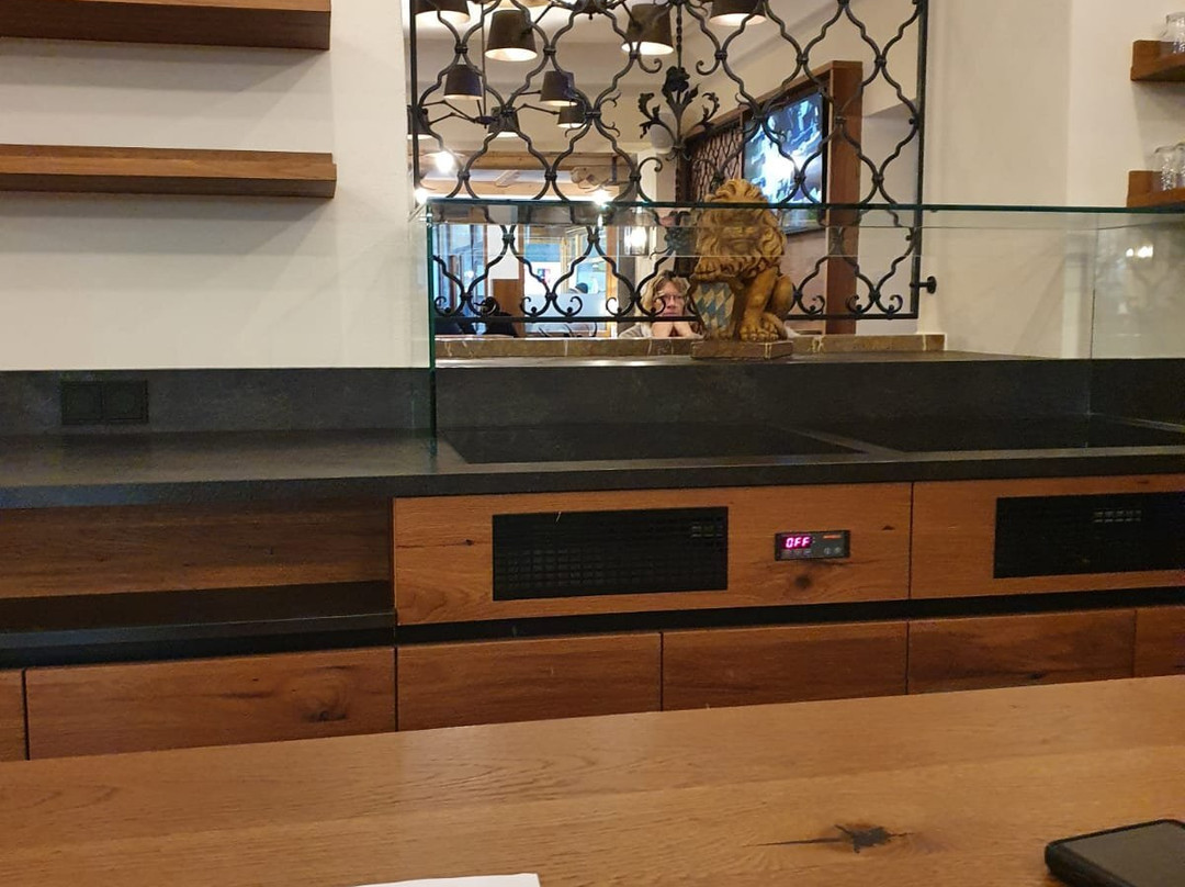 国王湖酒店主图