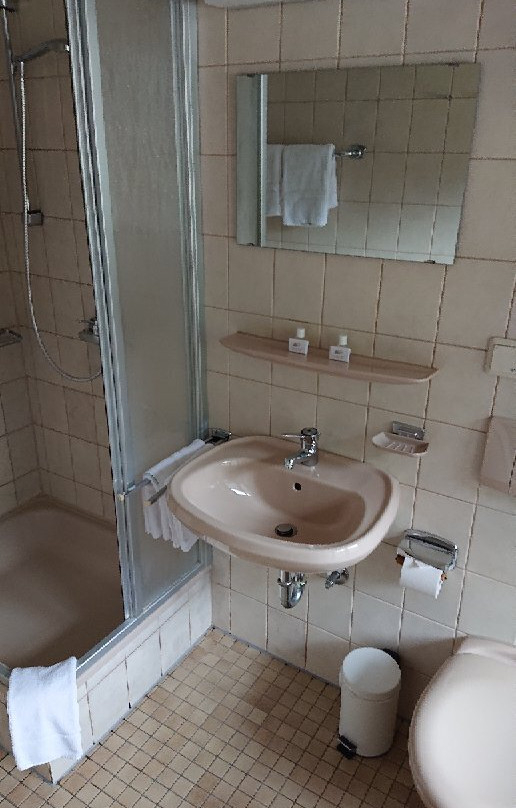 国王湖酒店主图