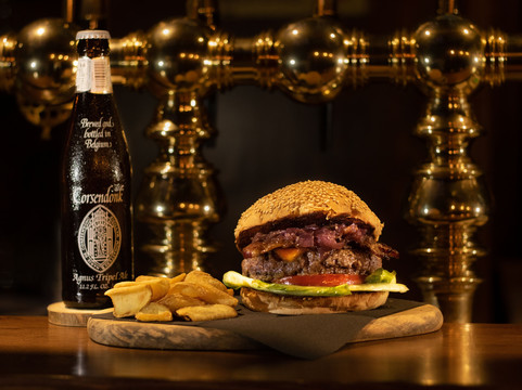 Chez Nous Pub - Hamburgeria Birreria Paninoteca Chupiteria Cocktail