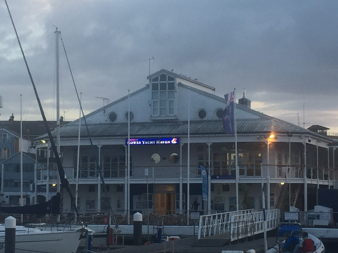 Cowes Yacht Haven-考兹必去景点