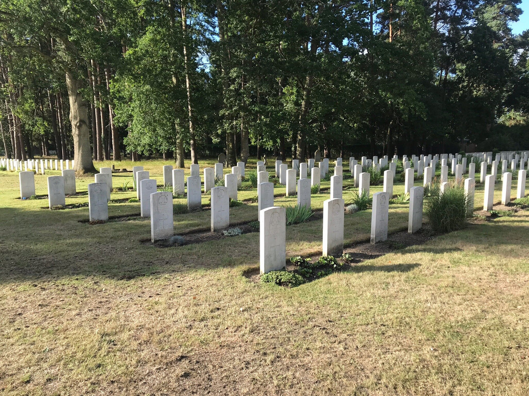 Brookwood Military Cemetery景点图片