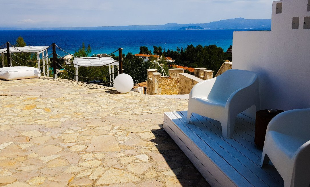 Bungalow White Tennis Apartments & Suites主图