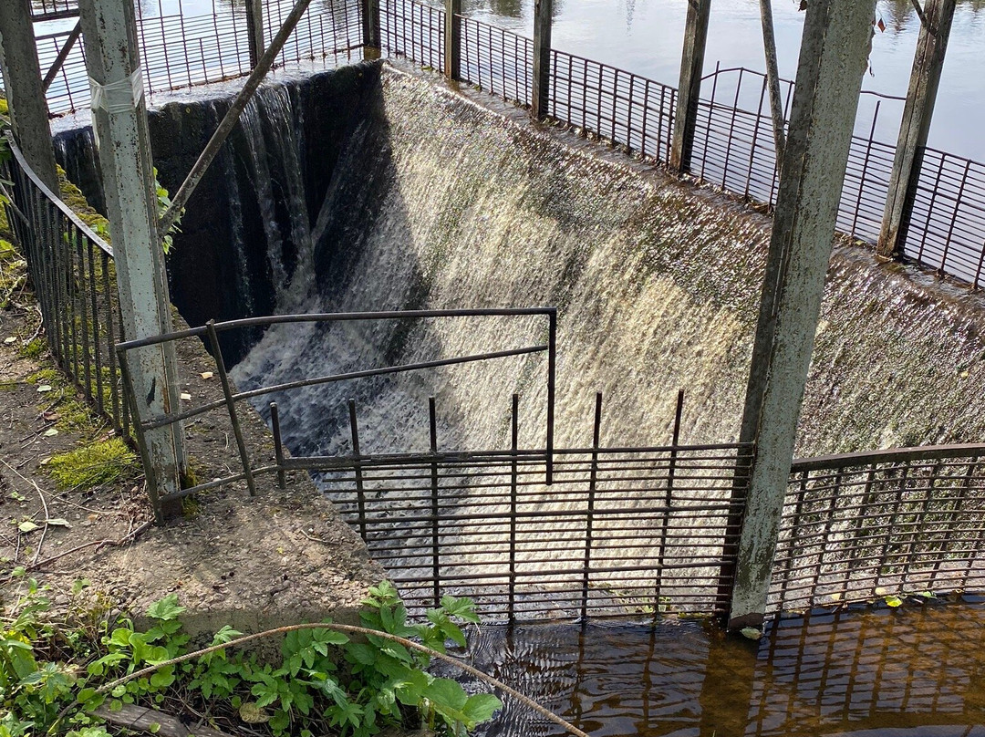 Fishing At Dubeshna景点图片