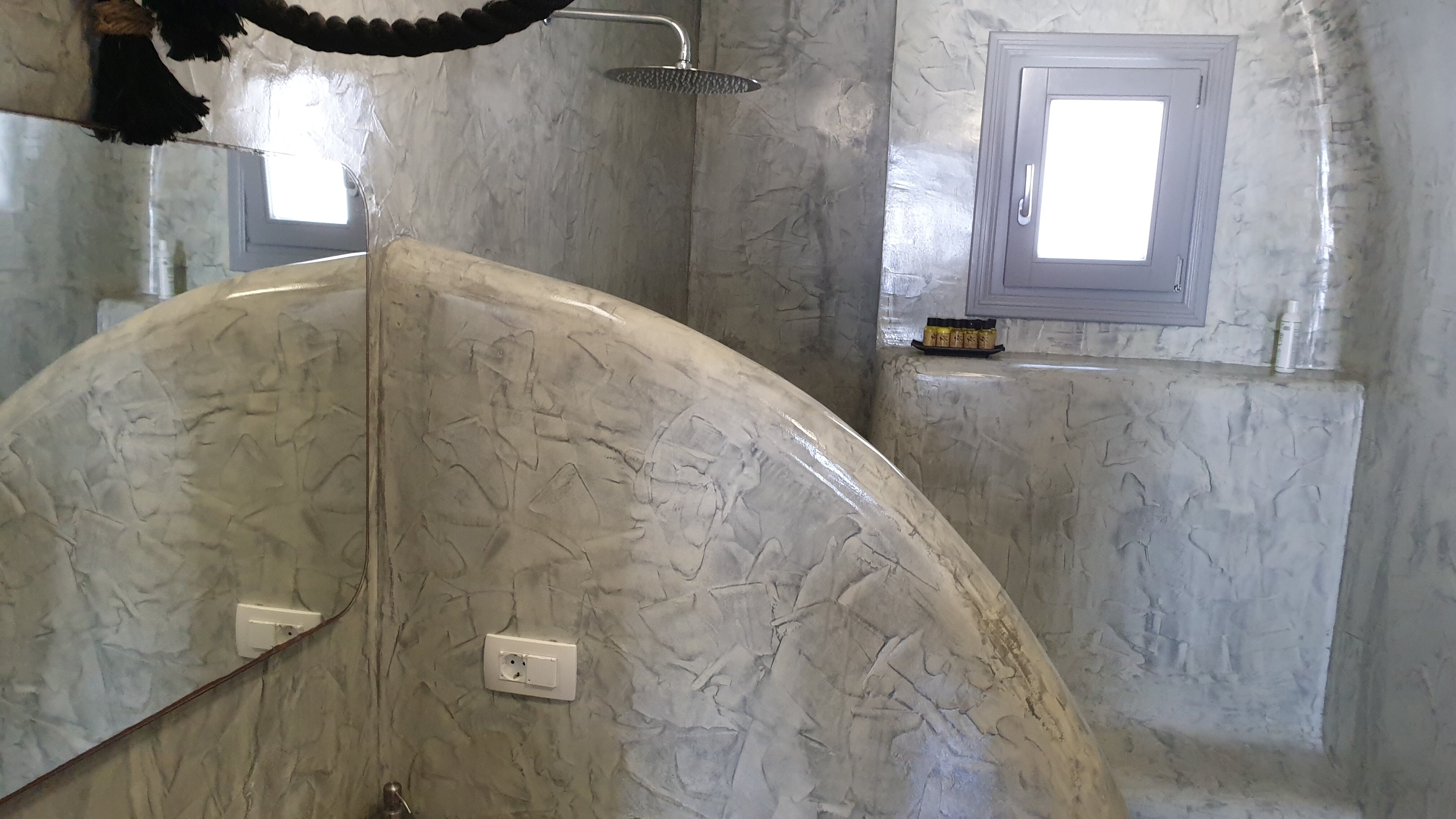 San Marino Suites by Calm Collection-浴室