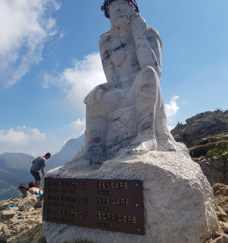 Statua del Cristo Pensante景点图片