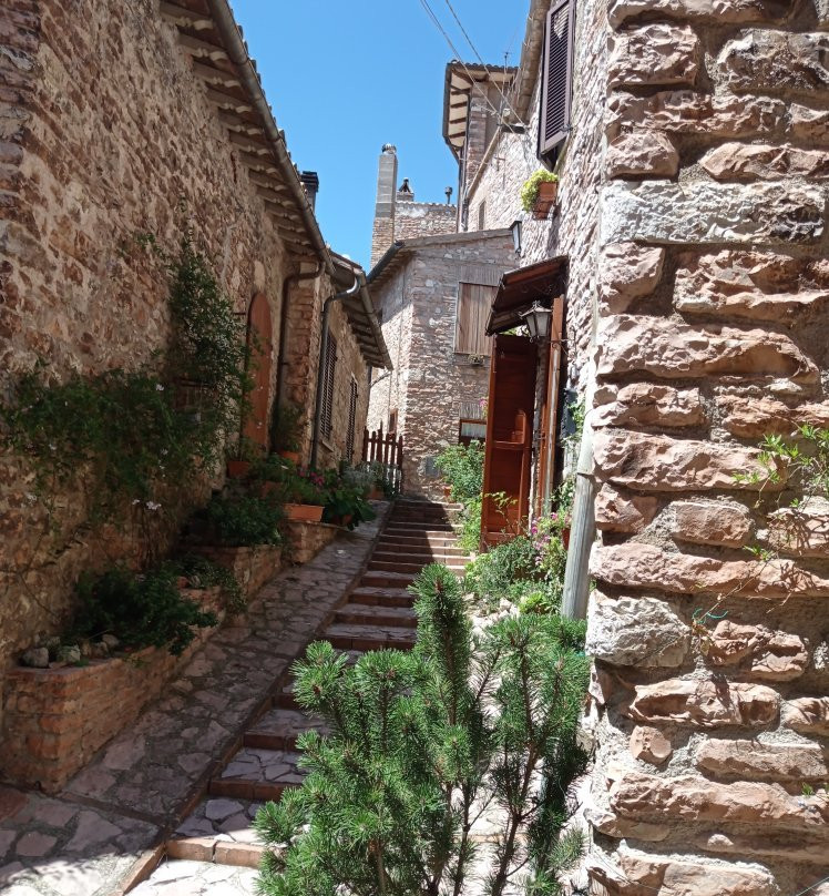 Borgo Antico di Colle Pino-Spello必去景点