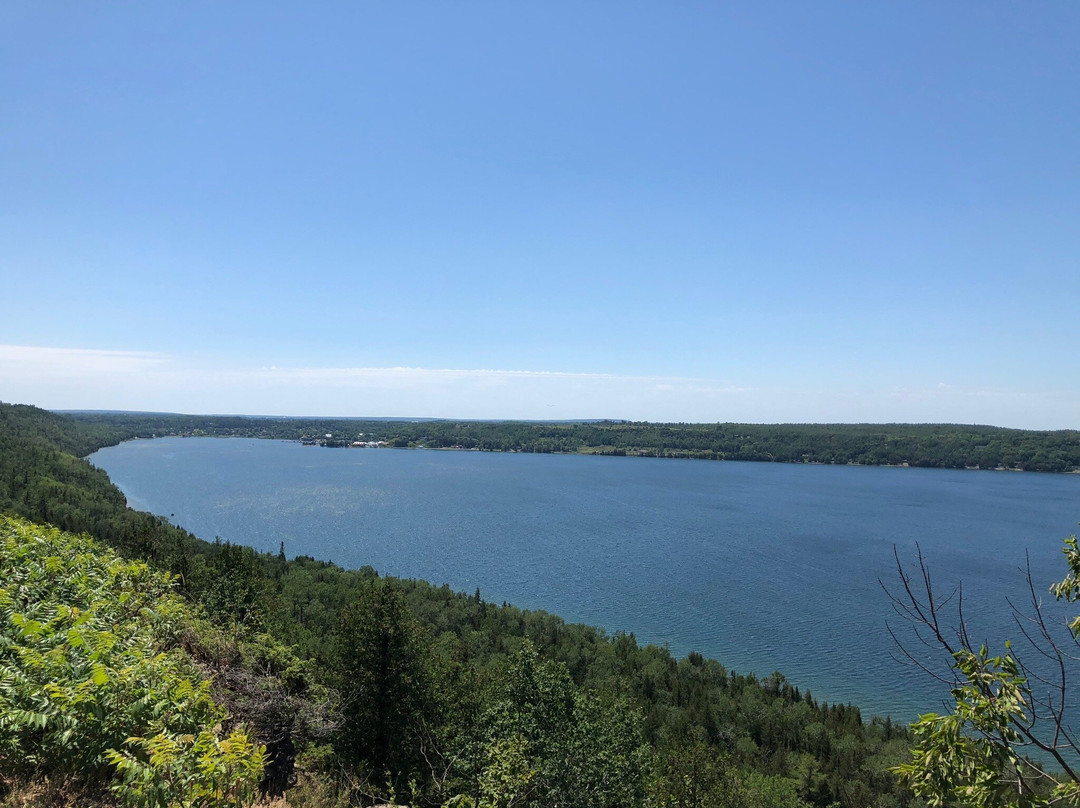 East Bluff Lookout-Gore Bay必去景点