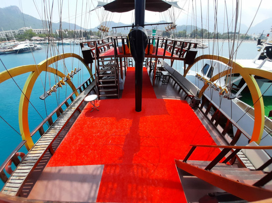 Medusa Pirate Boat-凯梅尔必去景点