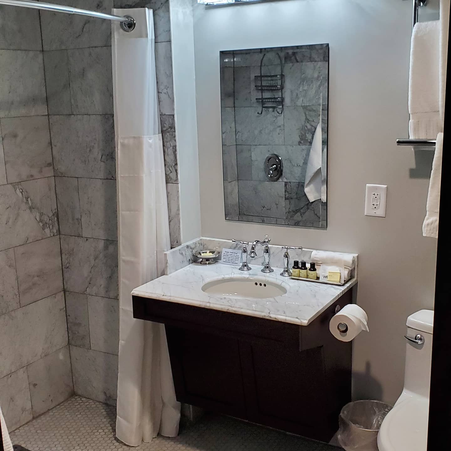 The Esquire Hotel Downtown Gastonia, Ascend Hotel Collection-浴室