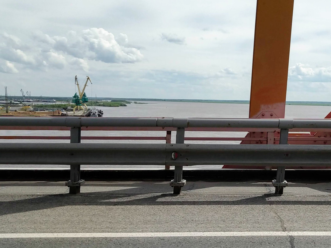 Red Dragon The Automobile Bridge Over the Irtysh-Khanty-Mansiysk必去景点