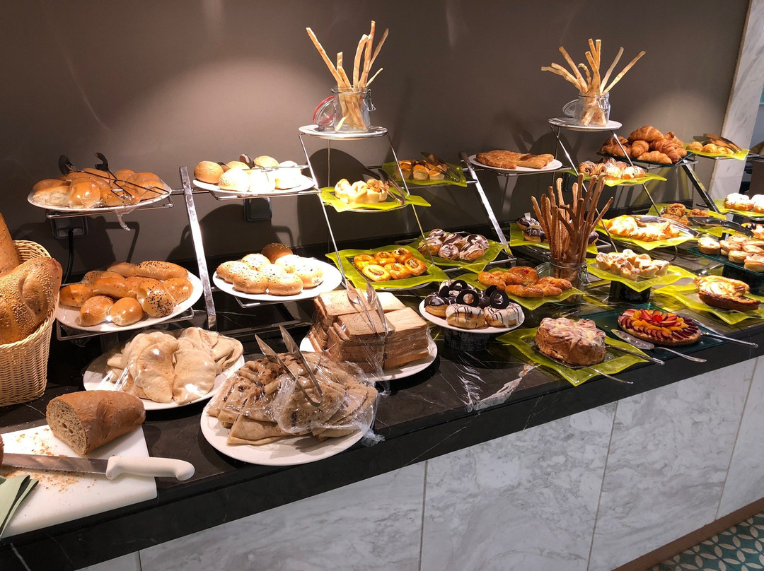 Movenpick Resort & Golf Einbay主图