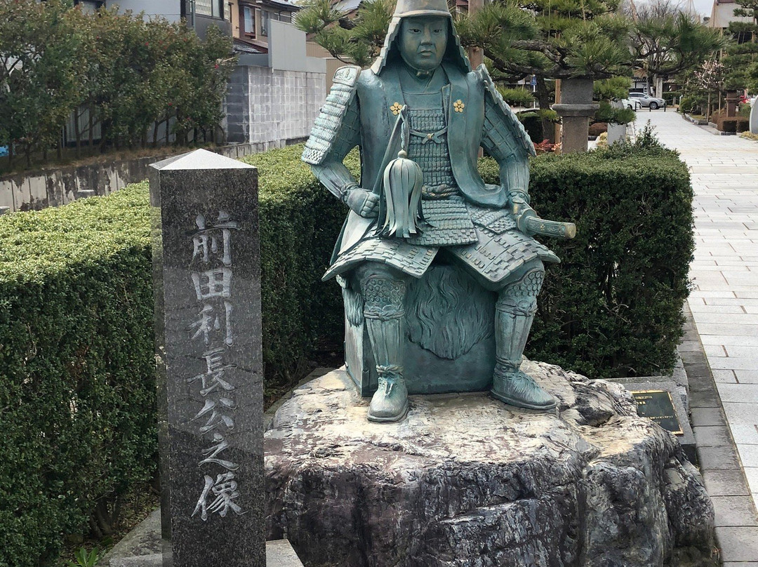 Maeda Toshinaga Statue-高冈市必去景点