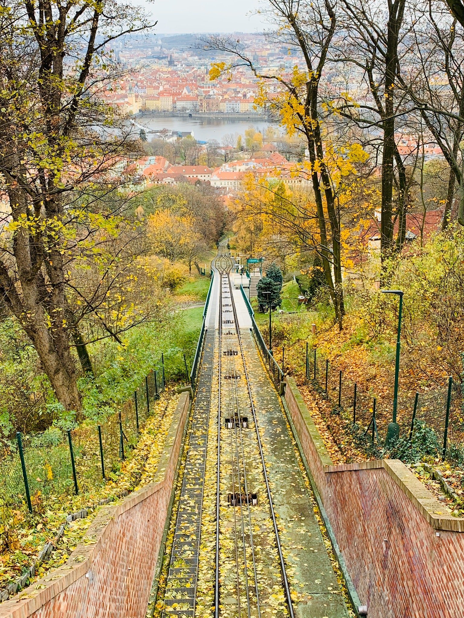 色温兹多红椅酒店-官方