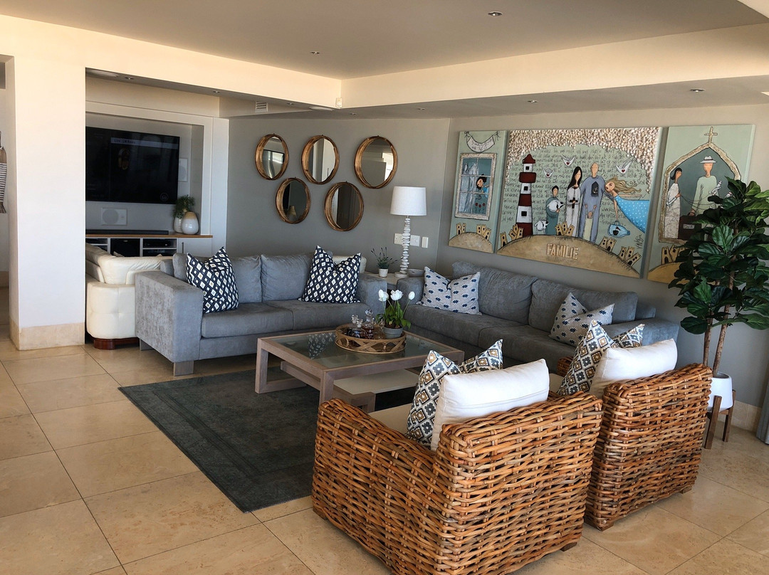 Waves of Grace Seafront Villa主图