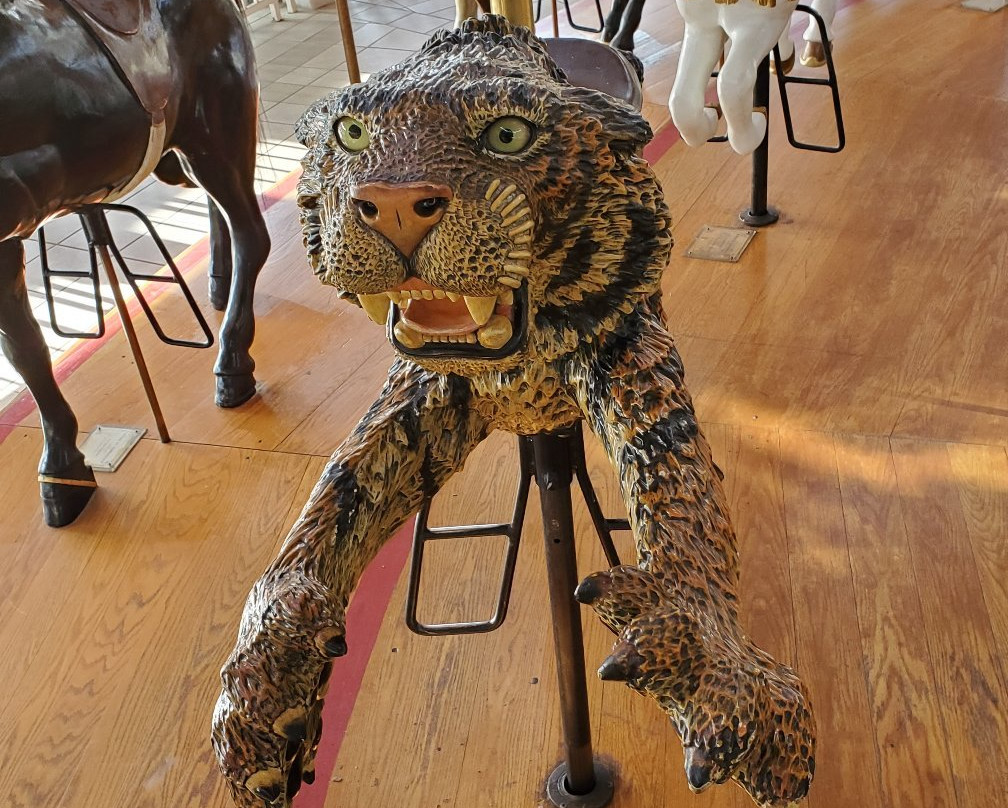 Coolidge Park Antique Carousel-查塔努加必去景点