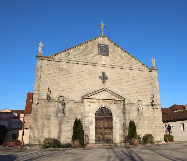 Eglise Saint Germain-Saint-Germain-du-Bois必去景点