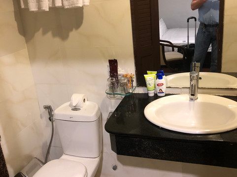 麦家辉酒店主图