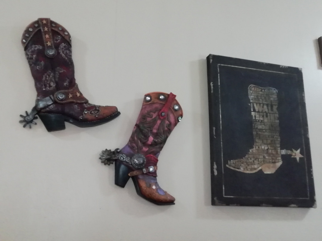 Broken Spur Inn主图