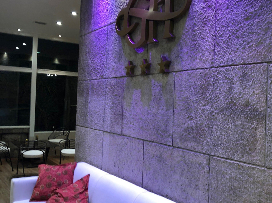 圣特雷西塔大酒店主图
