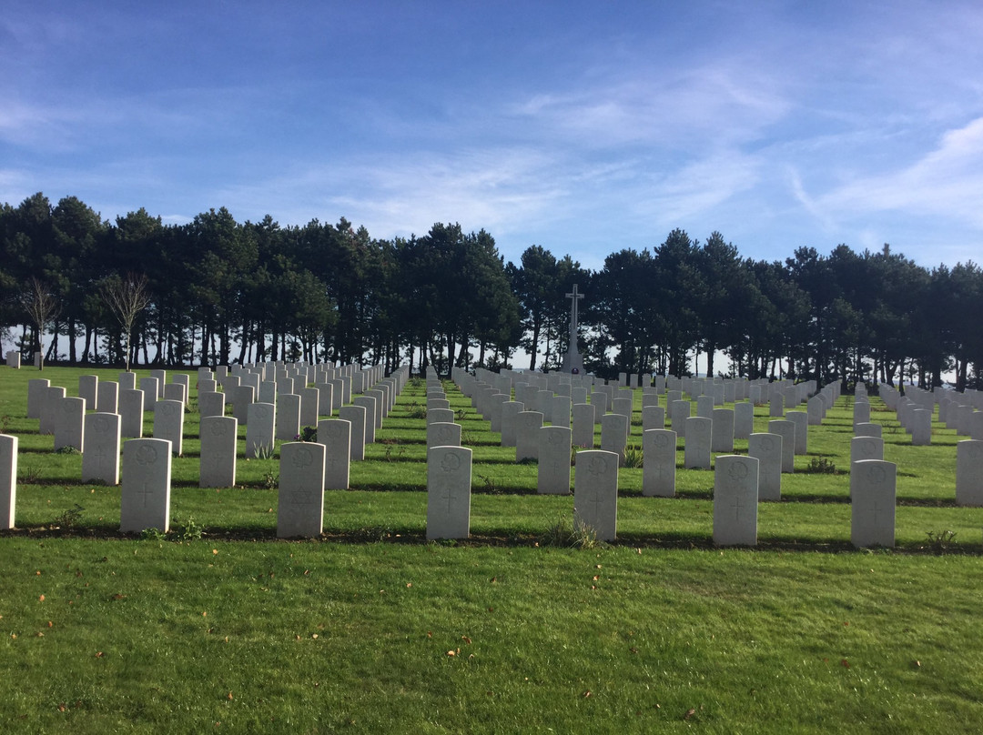 Calais Canadian War Cemetery景点图片