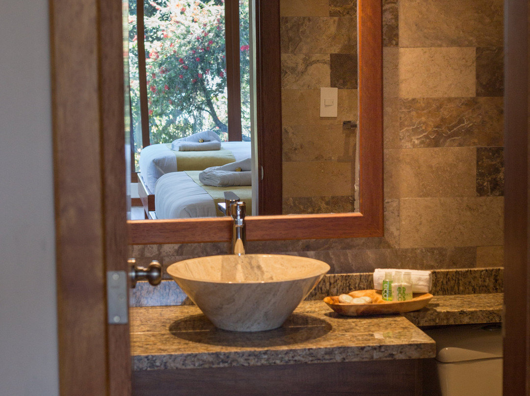 Ilalo Garden Hotel & Restaurant主图