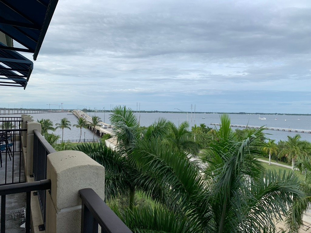 蓬塔戈尔达海港福朋喜来登酒店主图