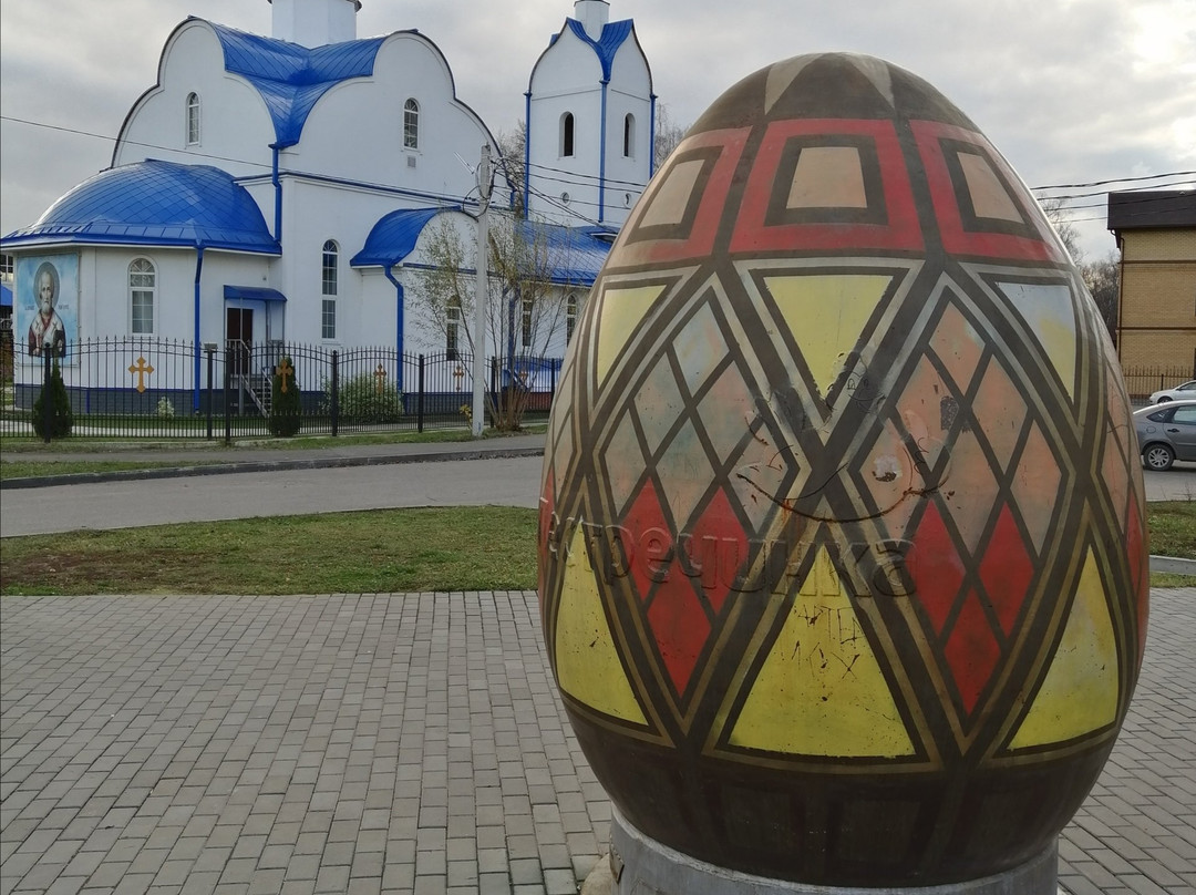 Monument to the Egg