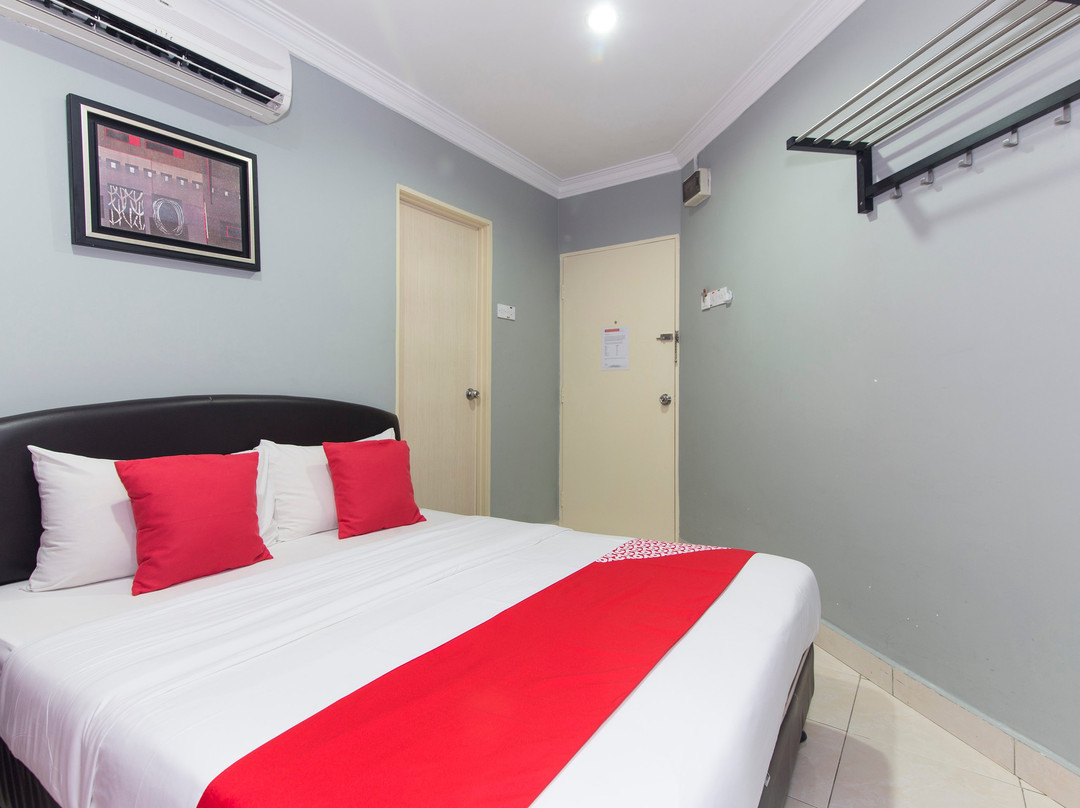 布蒂里安邦酒店主图