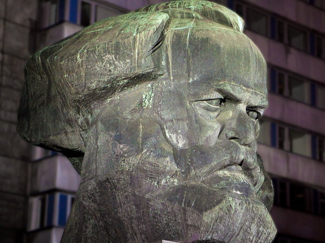 Karl-Marx-Monument-开姆尼斯必去景点