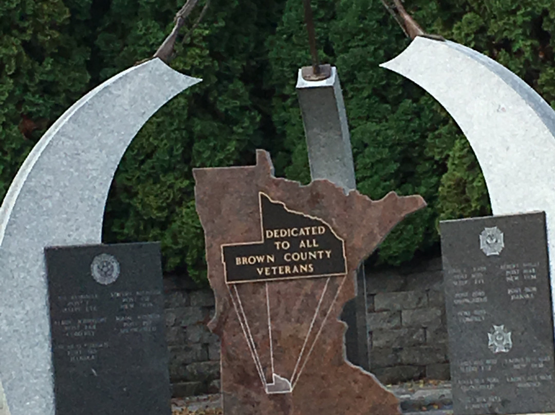 Brown County Veteran's Memorial景点图片