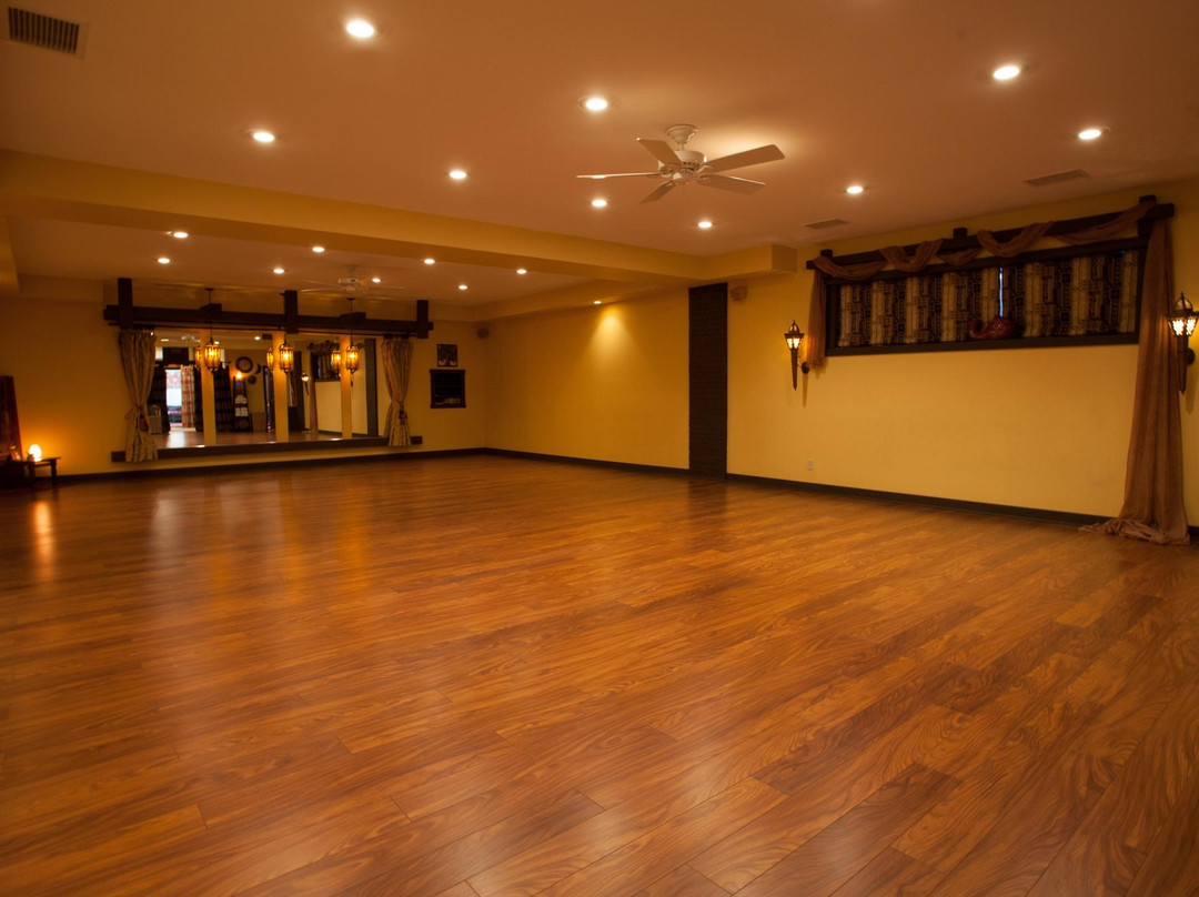 Streator旅游景点-SaltTreeYoga