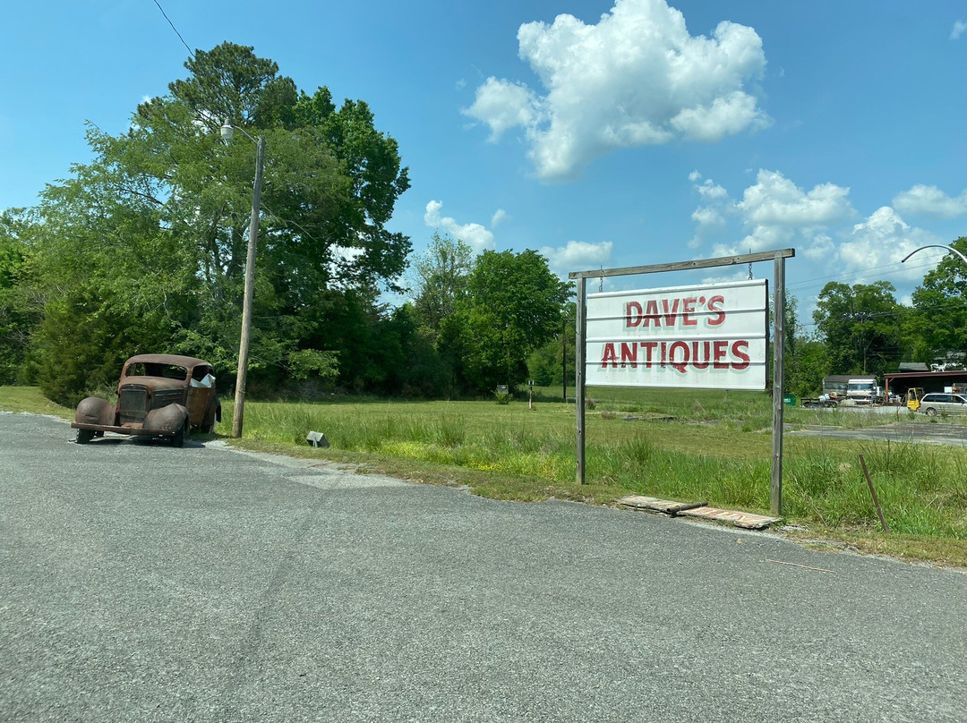 Dave's Antiques景点图片