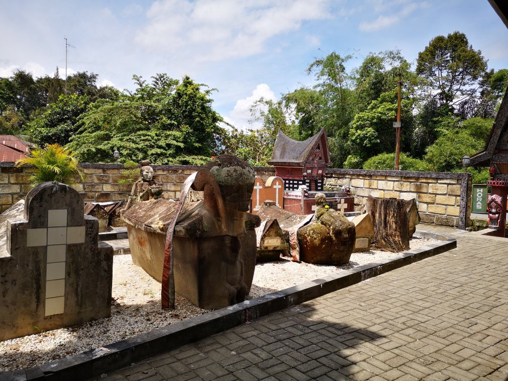 Tomb of the Sidabutar Kings-沙摩西岛必去景点