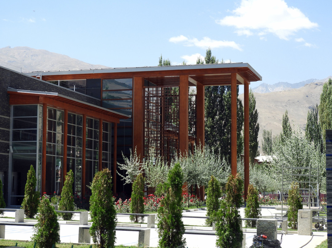 Ismaili Jamatkhana and Centre-Khorog必去景点