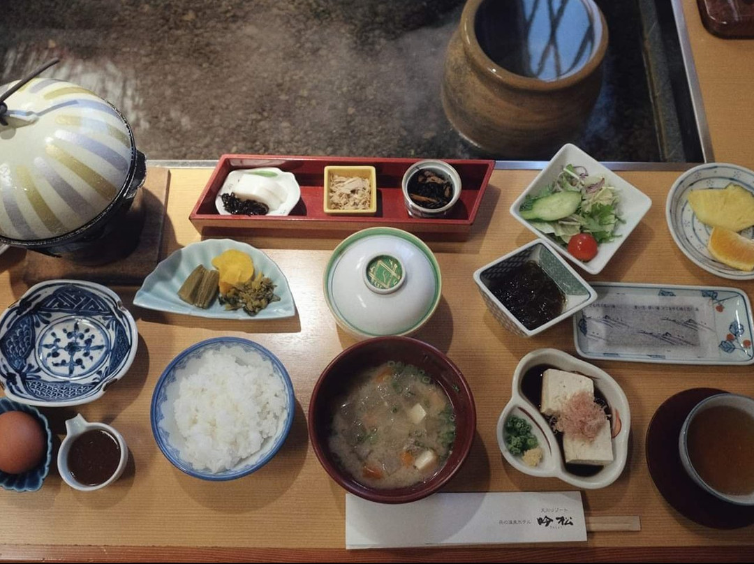 吟松酒店主图
