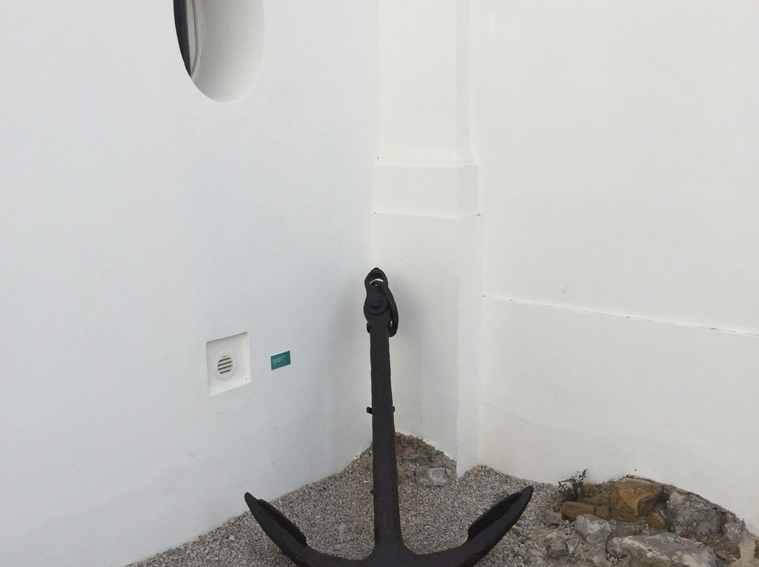 Fortaleza de Santiago-塞新布拉必去景点